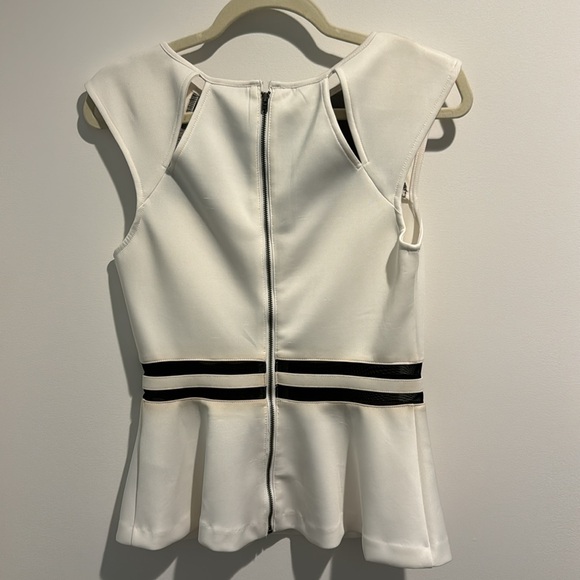 Guess Peplum Sleeveless Blouse White Sz M - Picture 3 of 7